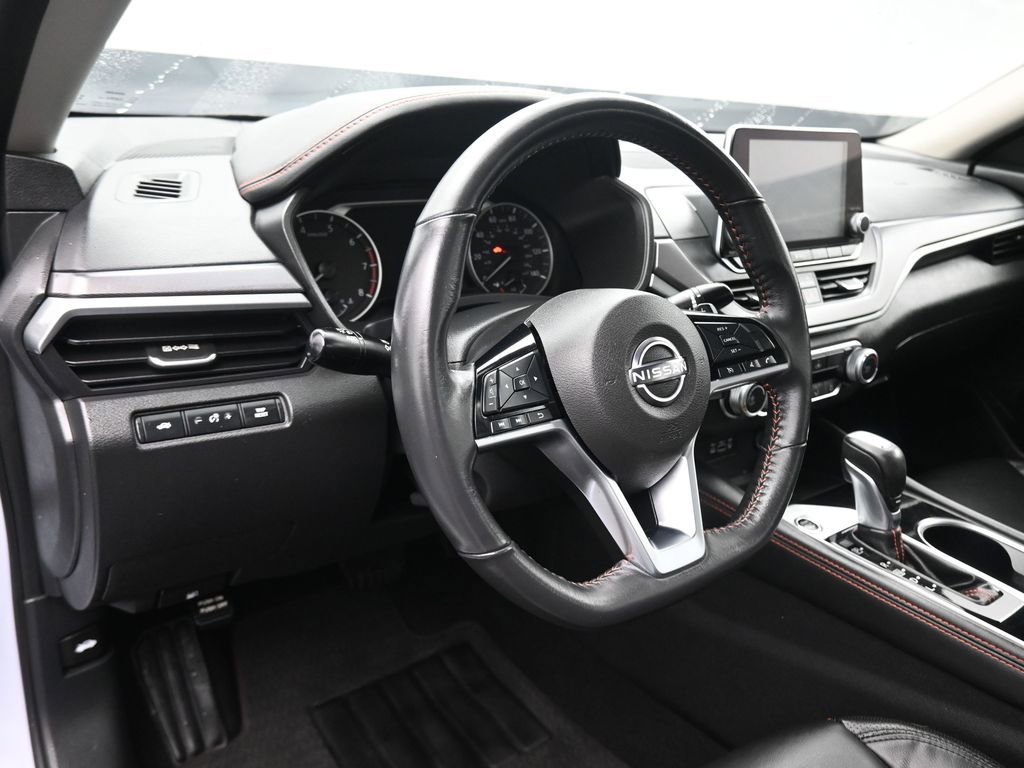 Used 2023 Nissan Altima 2.5 SR FWD image 13