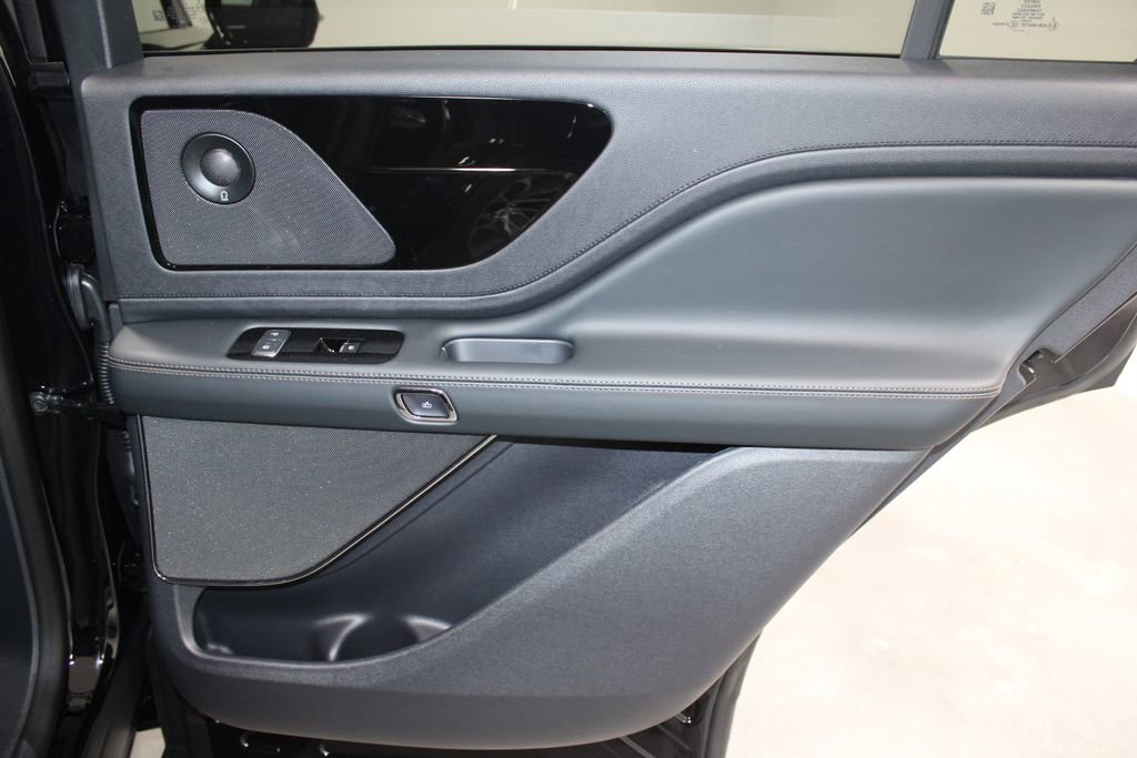 New 2025 Lincoln Aviator 2WD w/ Jet Appearance Package image 32