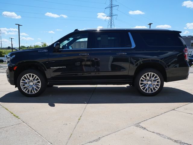 Used 2023 Chevrolet Suburban High Country AWD/4WD image 4
