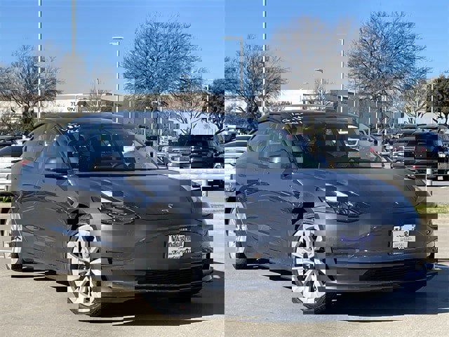 Used 2022 Tesla Model 3 Standard Range image 2