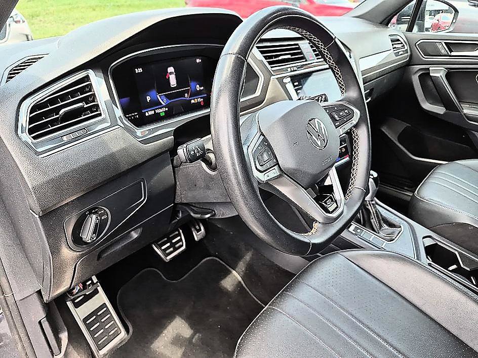 Used 2023 Volkswagen Tiguan SE R-Line FWD image 16