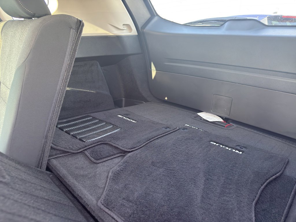 Used 2025 Nissan Rogue SV image 33