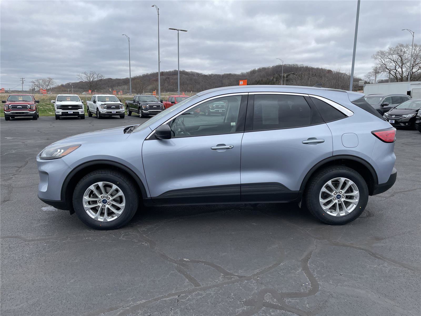 Used 2022 Ford Escape SE w/ Cold Weather Package AWD/4WD image 2