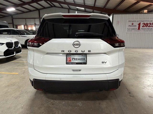 Used 2024 Nissan Rogue SV image 7