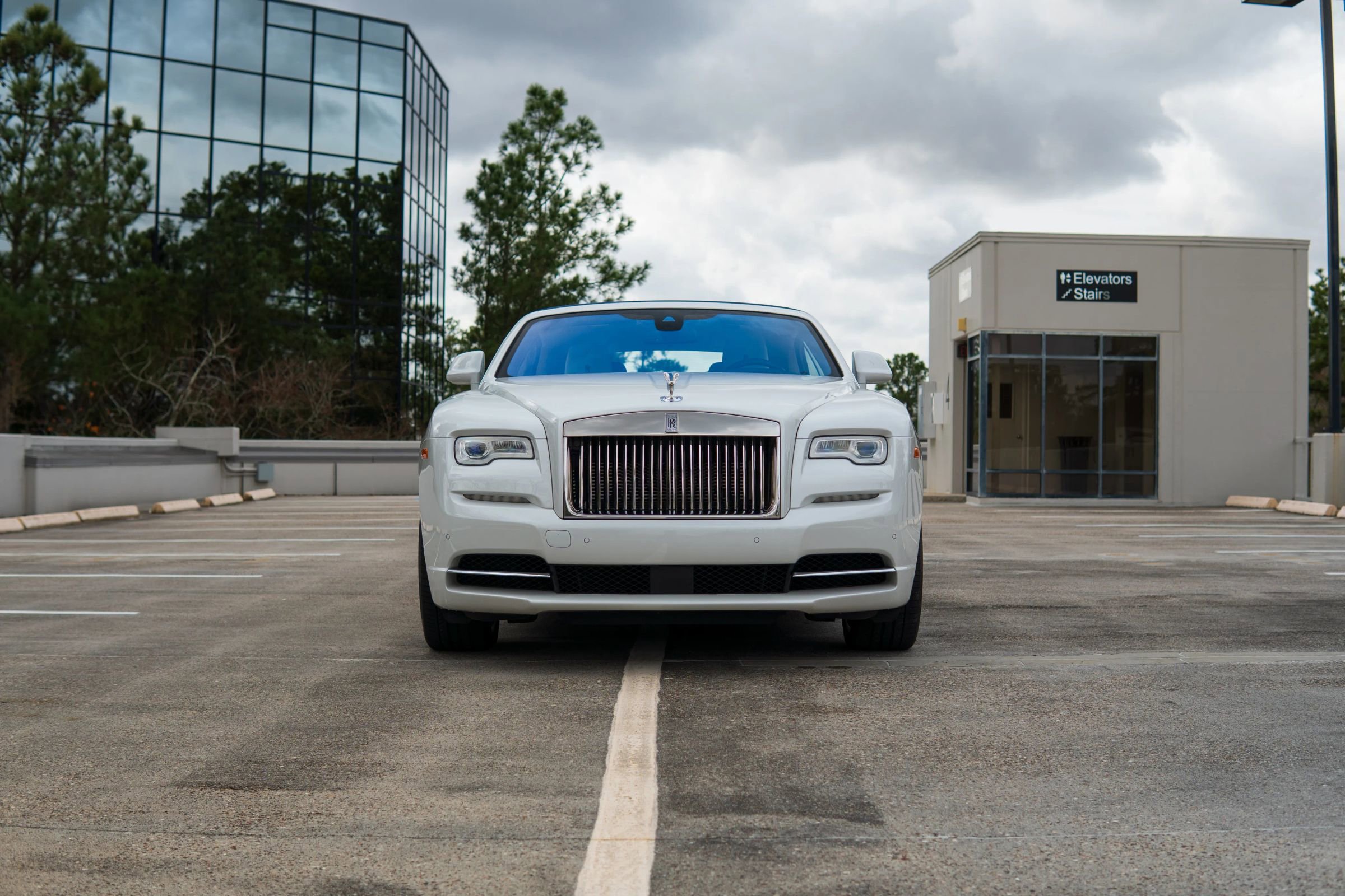 Used 2017 Rolls-Royce Dawn image 2