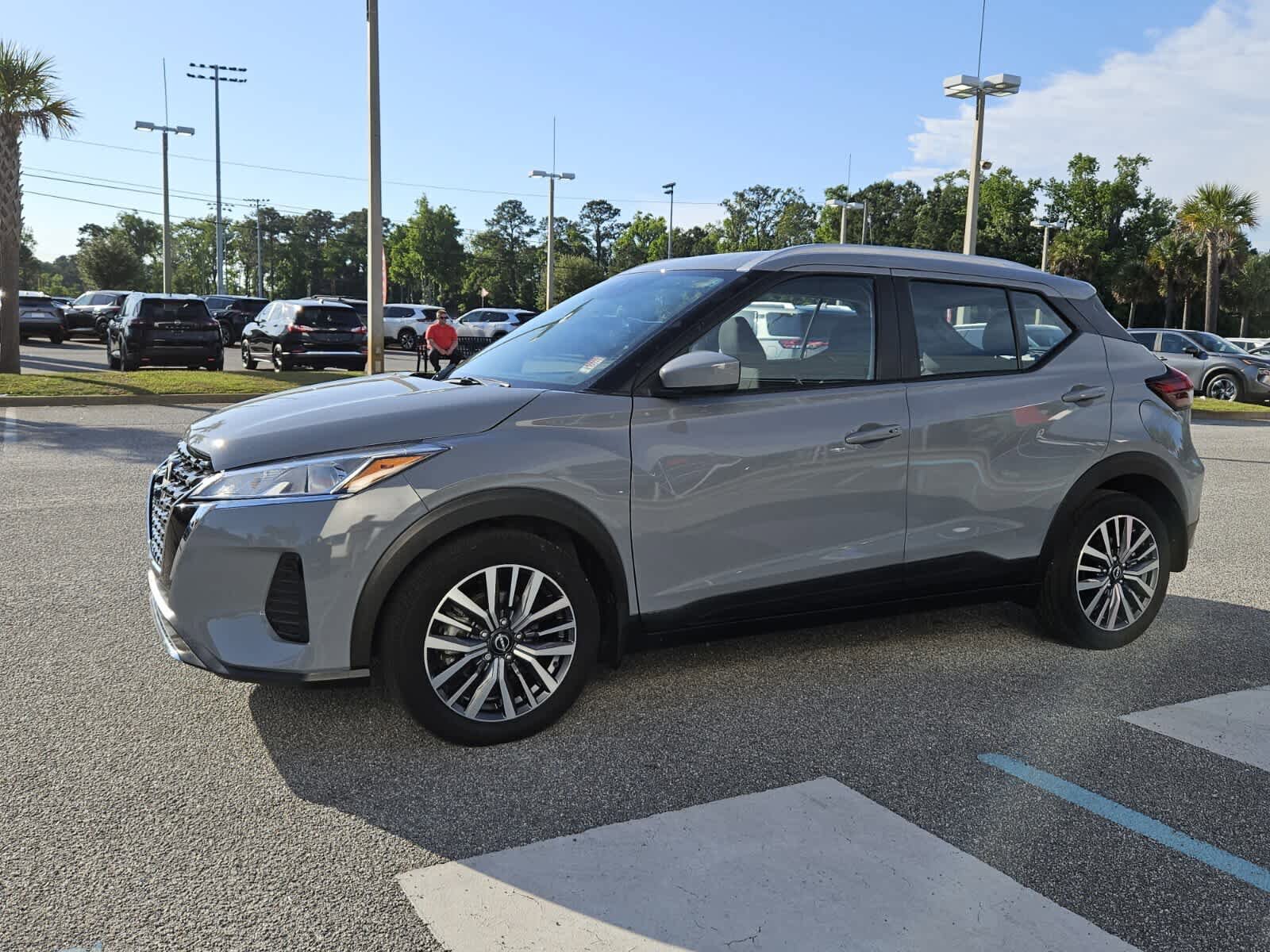 Used 2023 Nissan Kicks SV FWD image 2