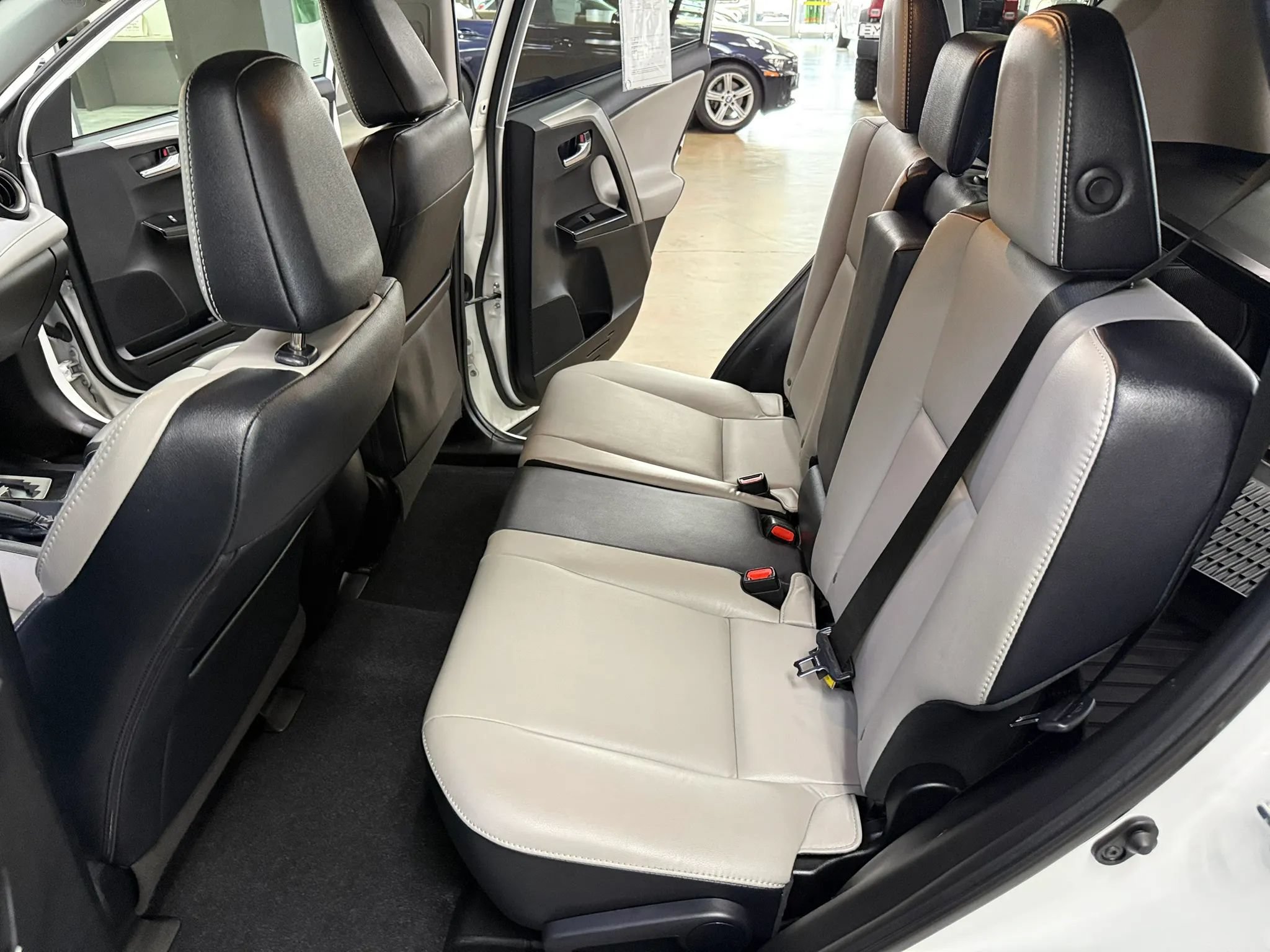 Used 2018 Toyota RAV4 Limited w/ Advanced Technology Package AWD/4WD image 16
