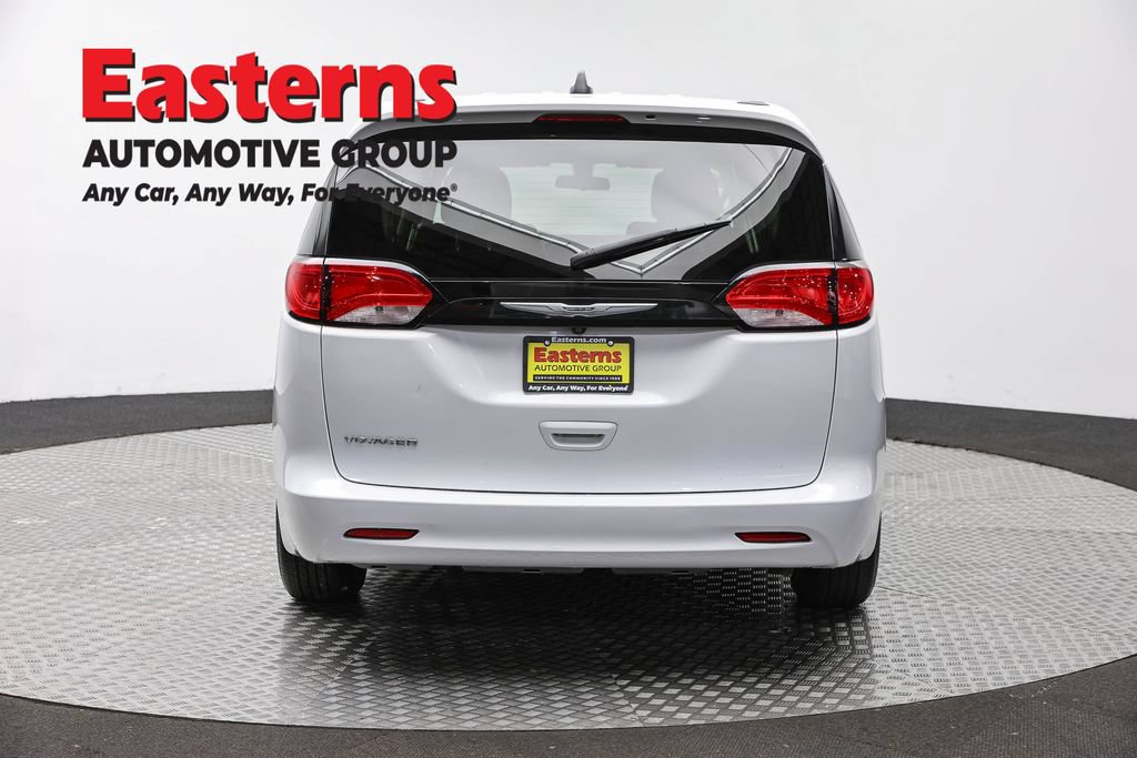 Used 2022 Chrysler Voyager LX FWD image 6