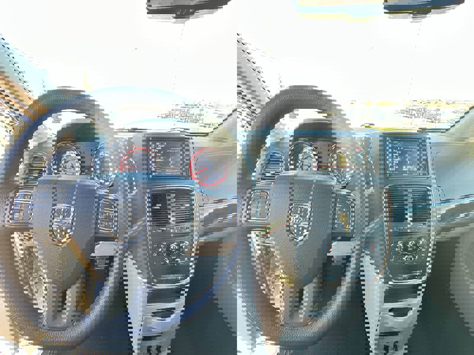 Used 2018 Dodge Grand Caravan SE w/ UConnect Hands-Free Group FWD image 11