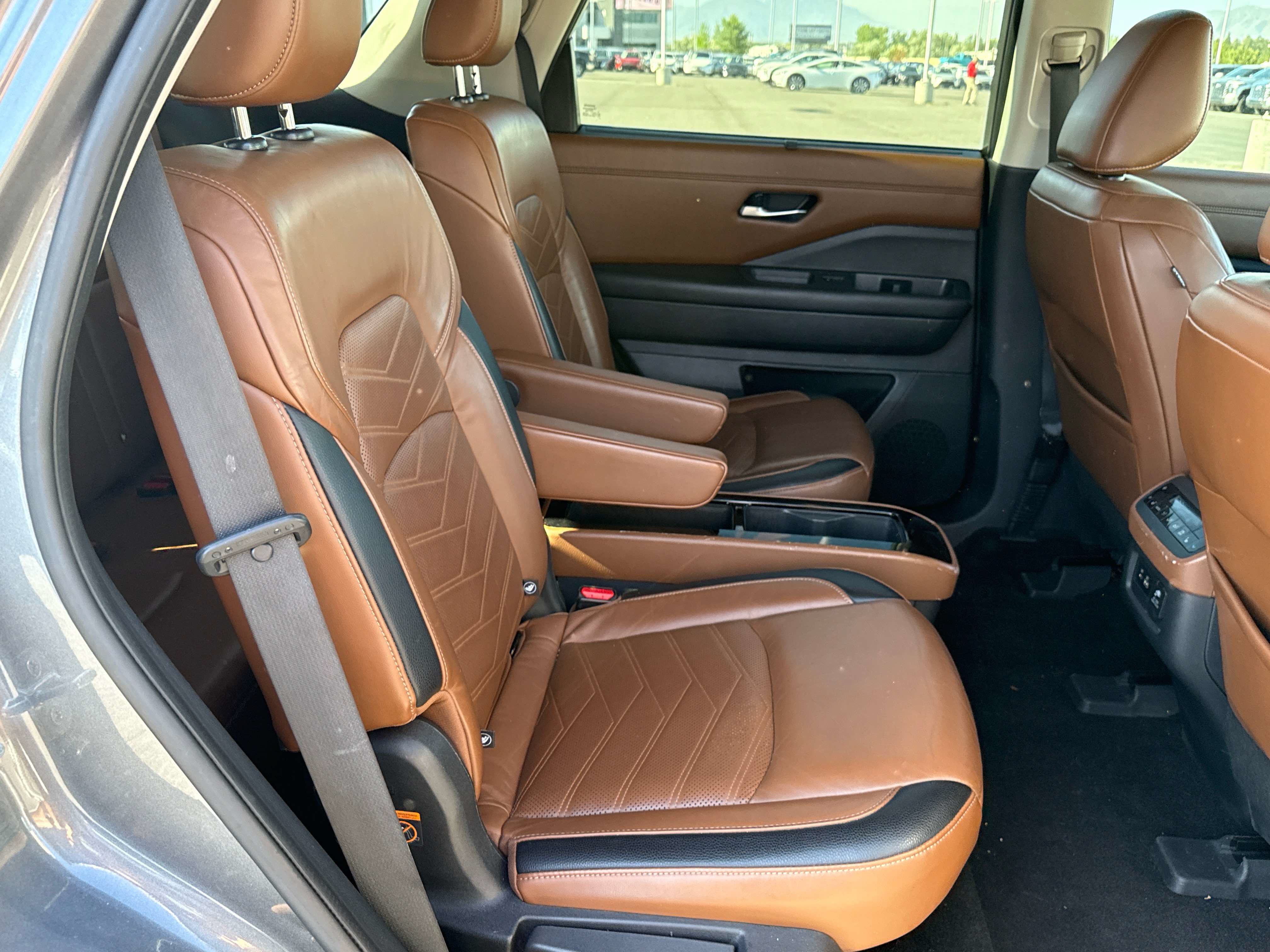 Used 2022 Nissan Pathfinder Platinum w/ Cargo Package AWD/4WD image 17