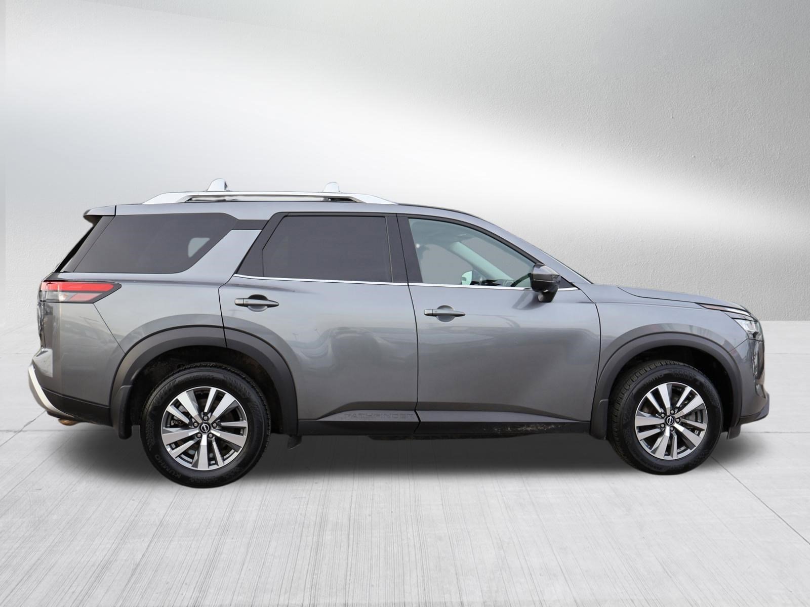Used 2024 Nissan Pathfinder SL image 8