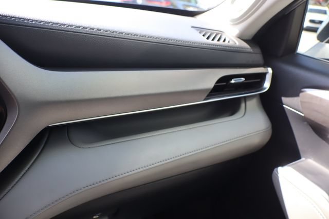 Used 2020 Toyota Highlander Limited FWD image 36