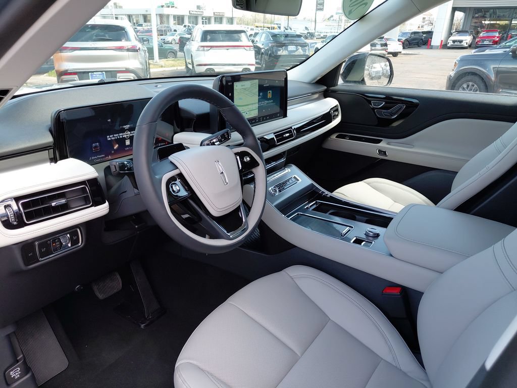 New 2026 Lincoln Aviator AWD w/ Jet Appearance Package image 12