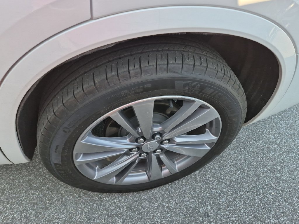 Certified 2025 Cadillac XT6 Premium Luxury w/ LPO, Floor Liner Package AWD/4WD image 41