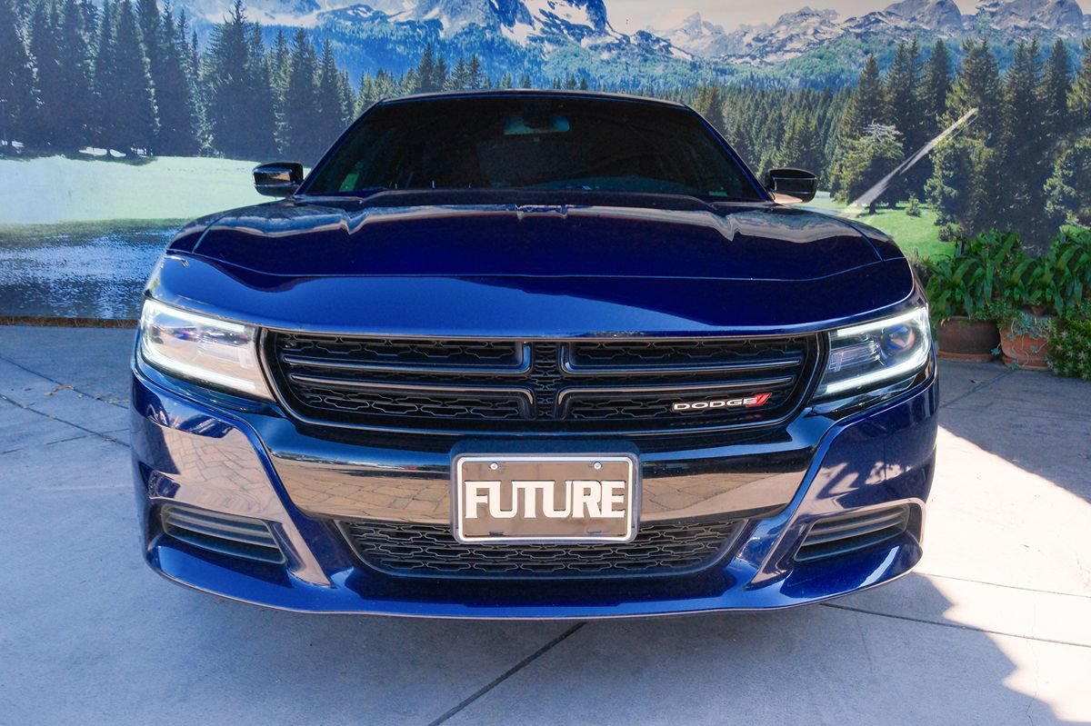 Used 2016 Dodge Charger SE w/ Blacktop Package RWD image 2