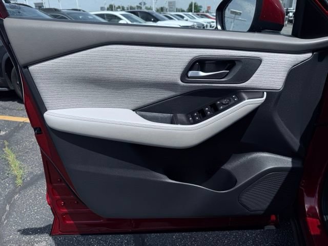 Used 2022 Nissan Rogue SV AWD/4WD image 12