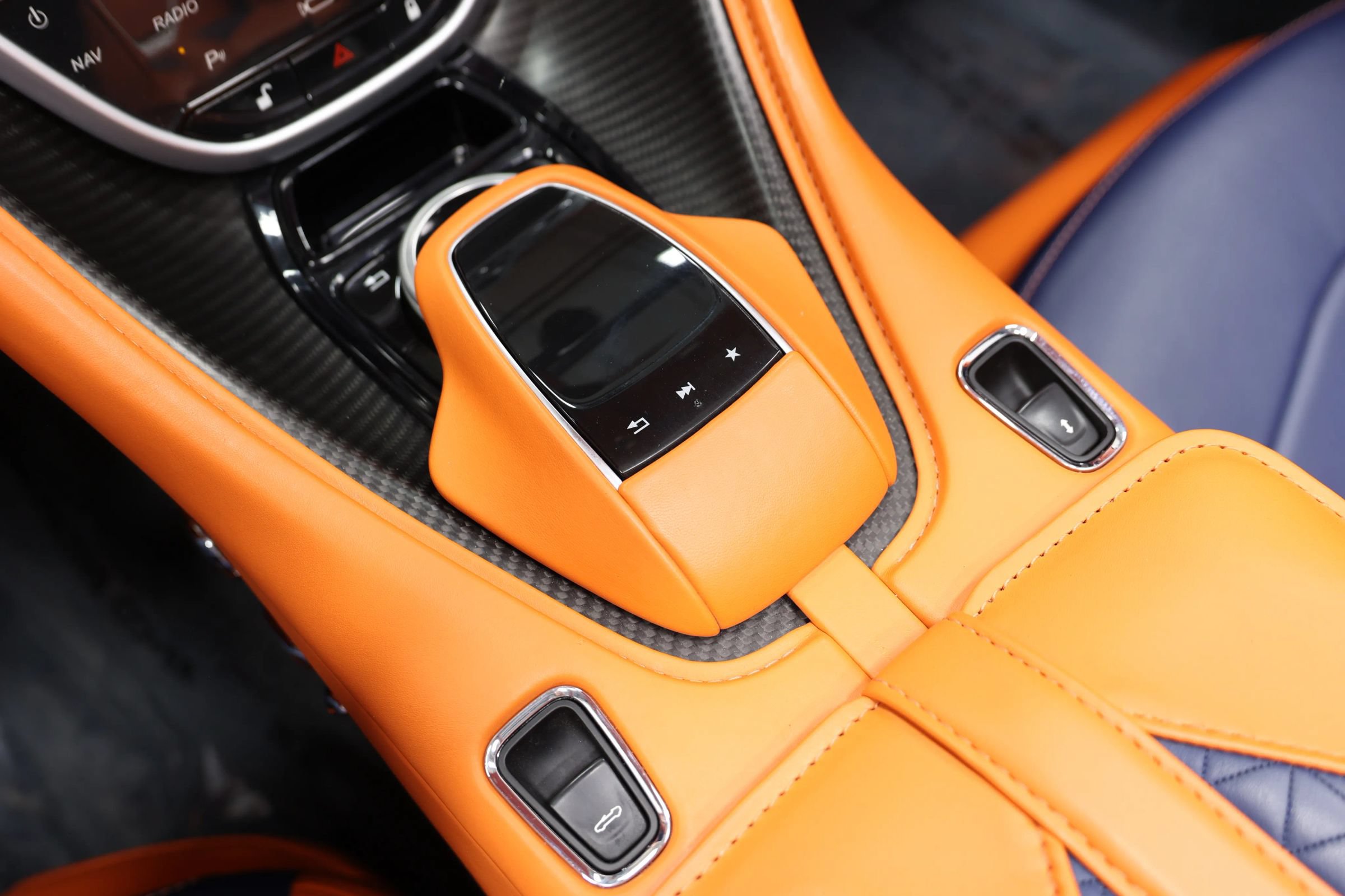 Used 2022 Aston Martin DBS Superleggera Volante RWD image 54