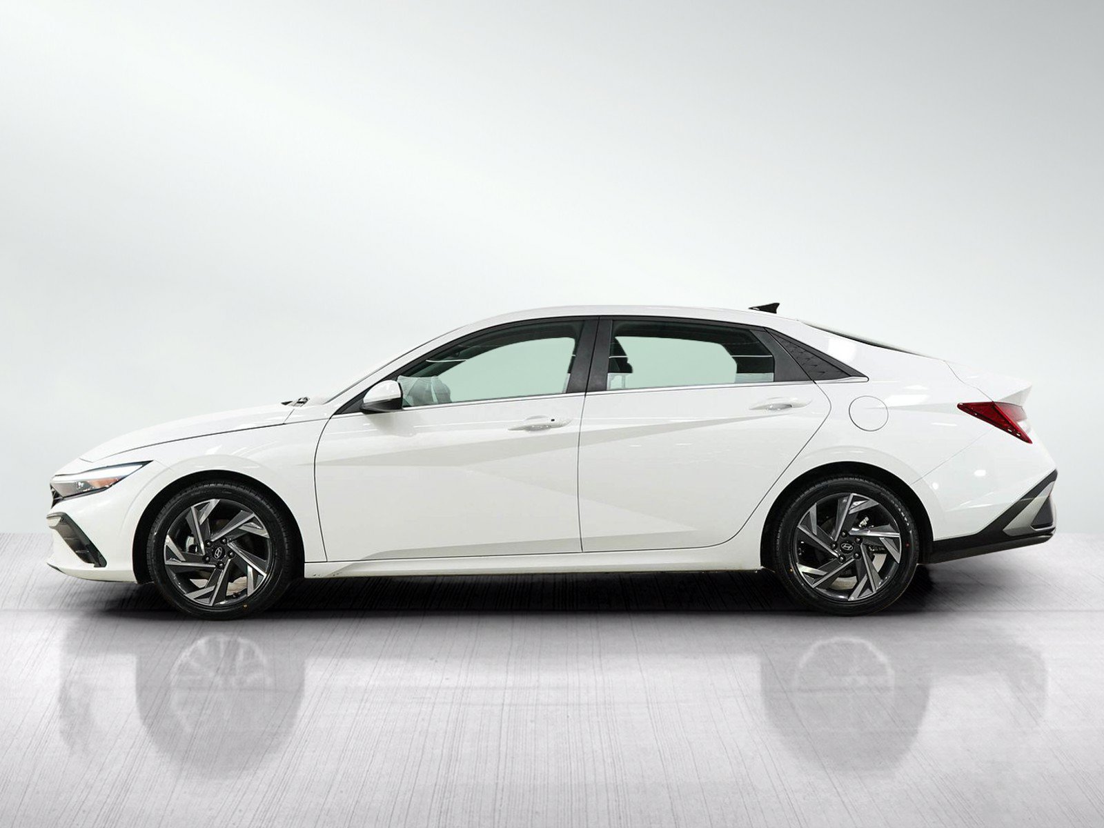 Used 2025 Hyundai Elantra SEL FWD image 2