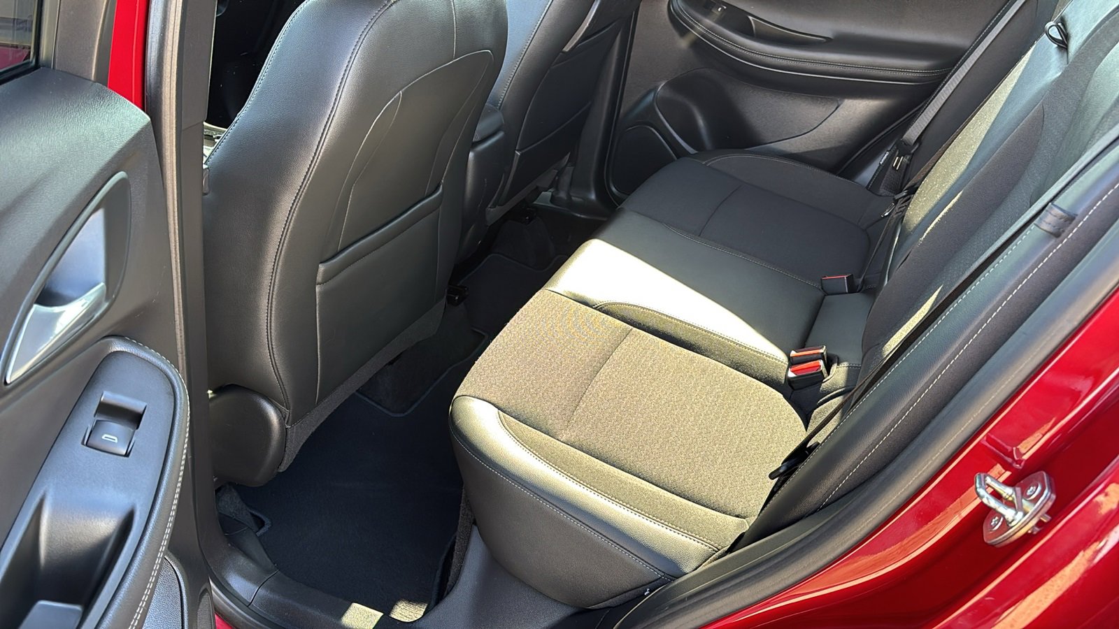 Used 2020 Buick Encore GX Select w/ Sport Touring Package image 27