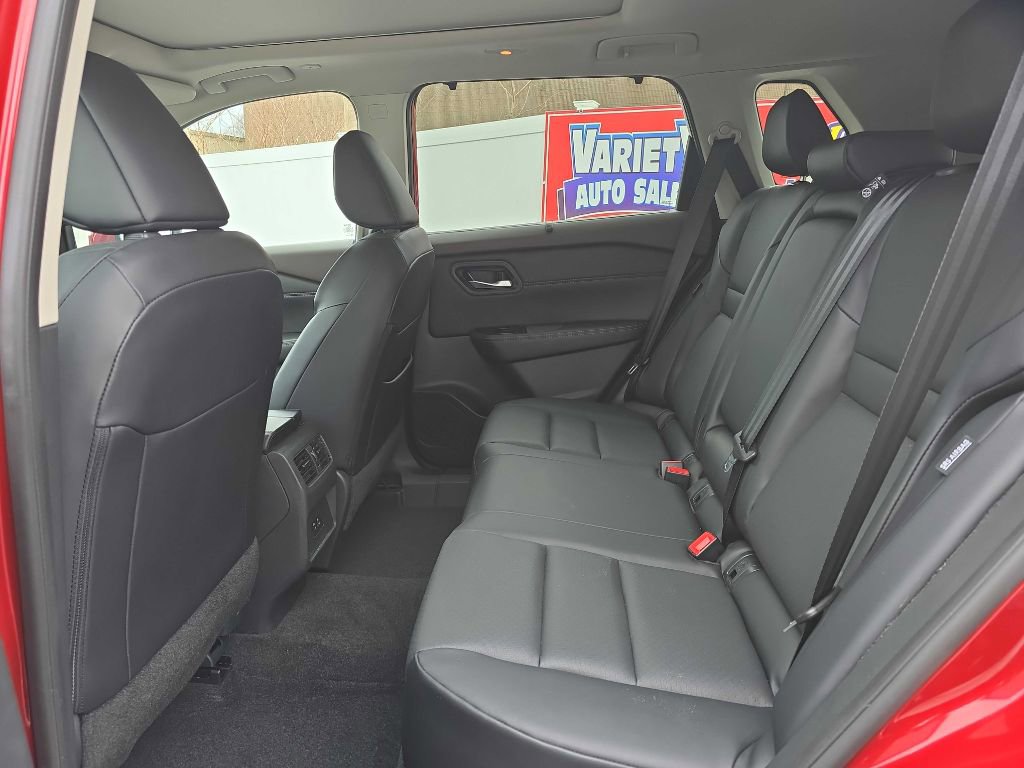 Used 2023 Nissan Rogue SV w/ SV Premium B Package image 18