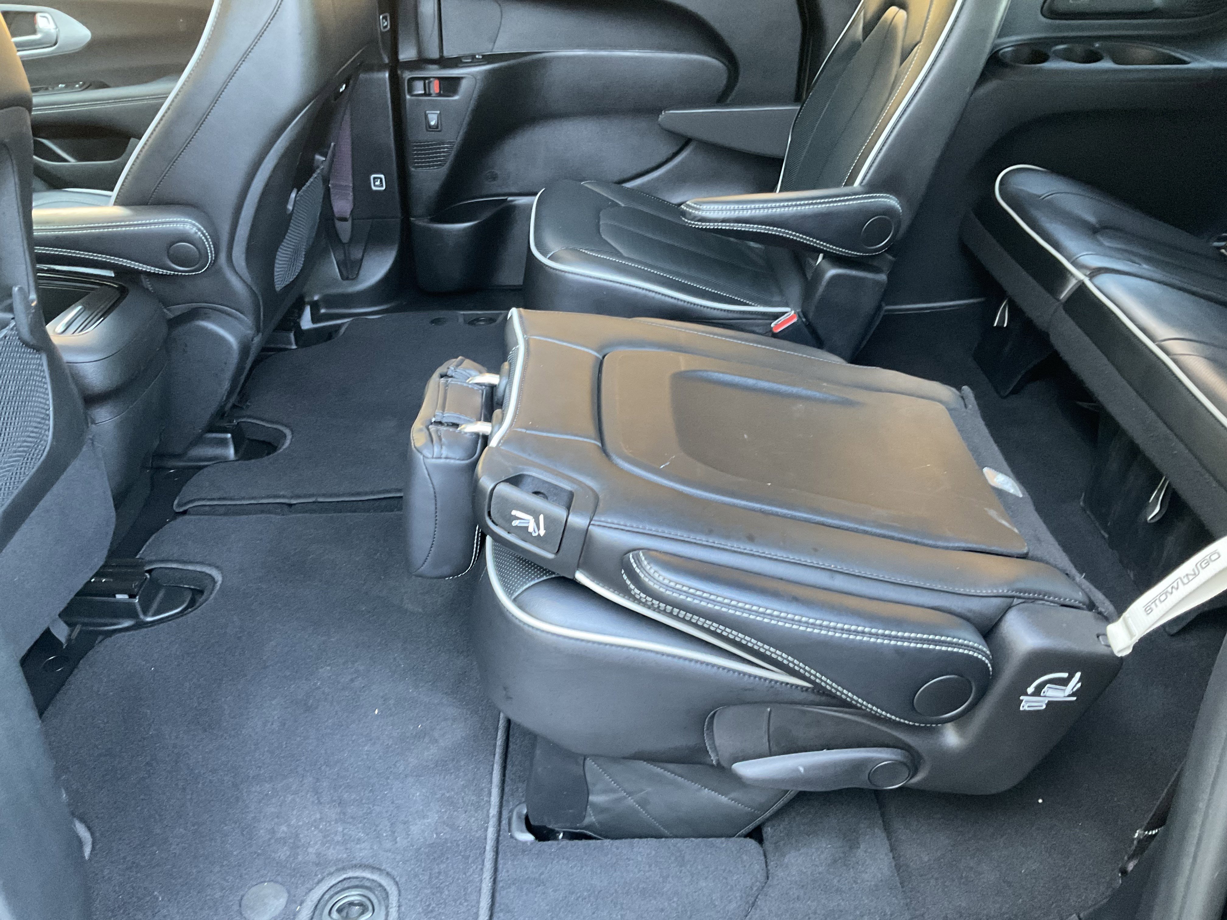 Used 2025 Chrysler Pacifica Limited FWD image 41