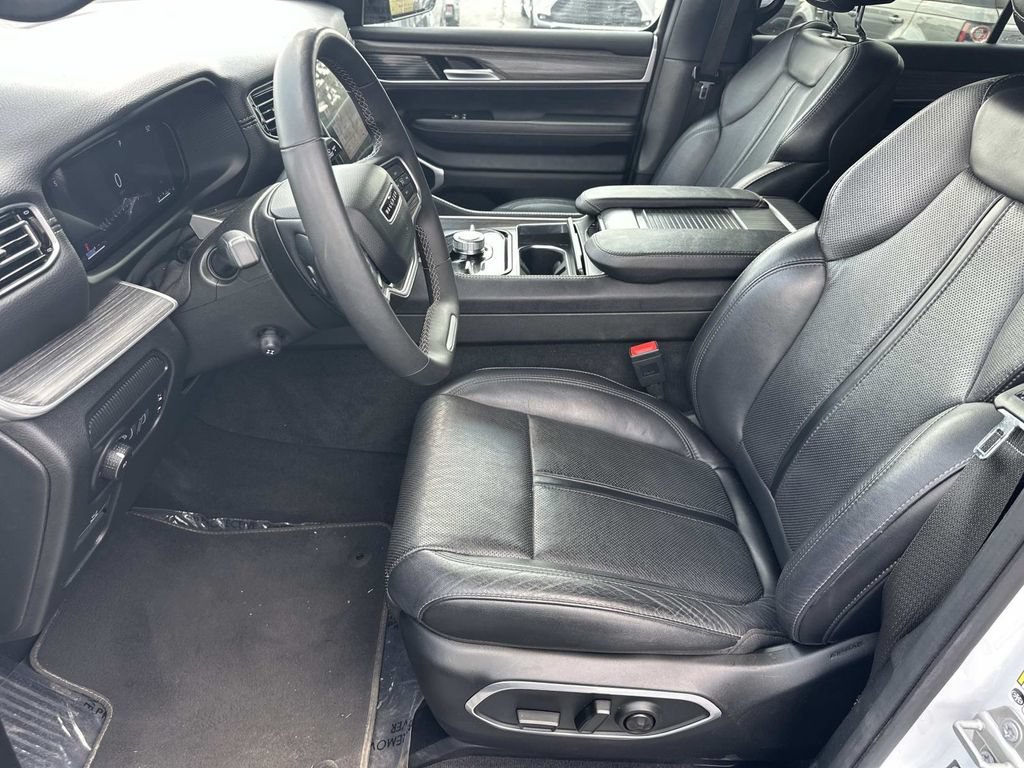 Used 2024 Jeep Wagoneer Series III AWD/4WD image 19