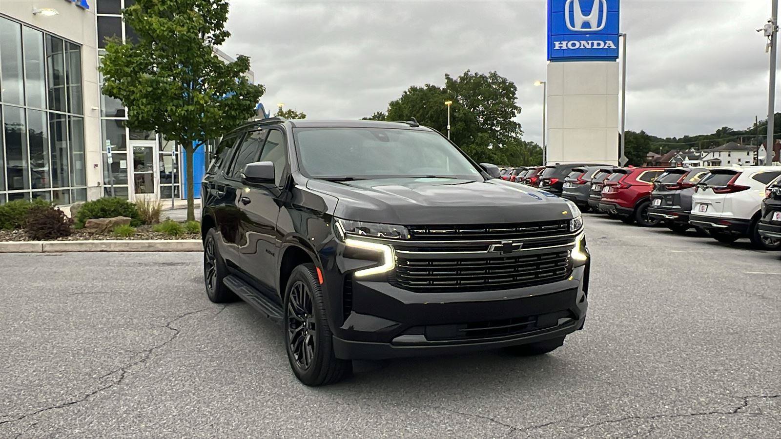 Used 2022 Chevrolet Tahoe RST w/ Luxury Package AWD/4WD image 1