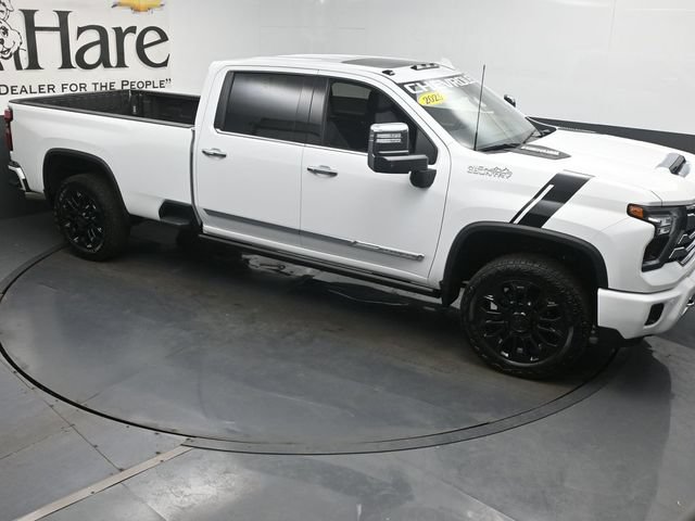 Used 2025 Chevrolet Silverado 2500 High Country w/ High Country Premium Package AWD/4WD image 45