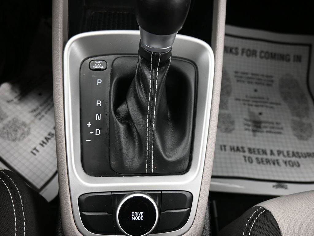 Used 2022 Hyundai Venue SEL image 25