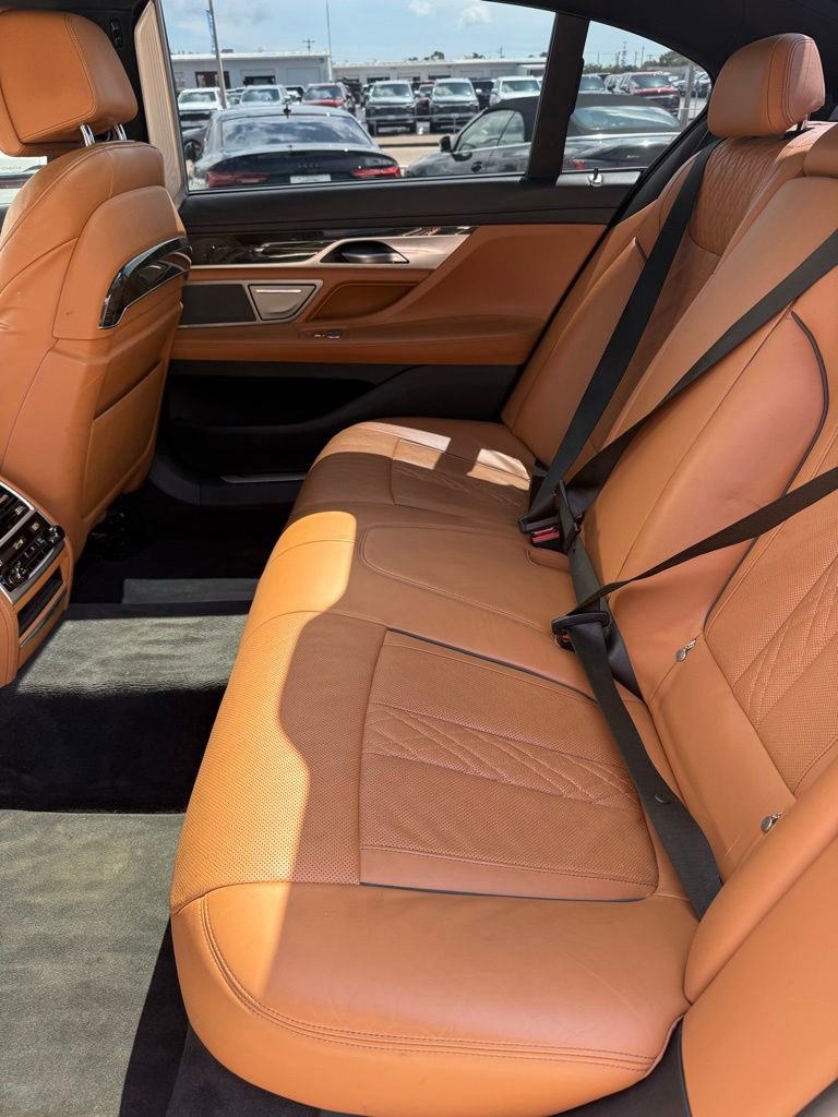 Used 2019 BMW 750i w/ Executive Package RWD image 14