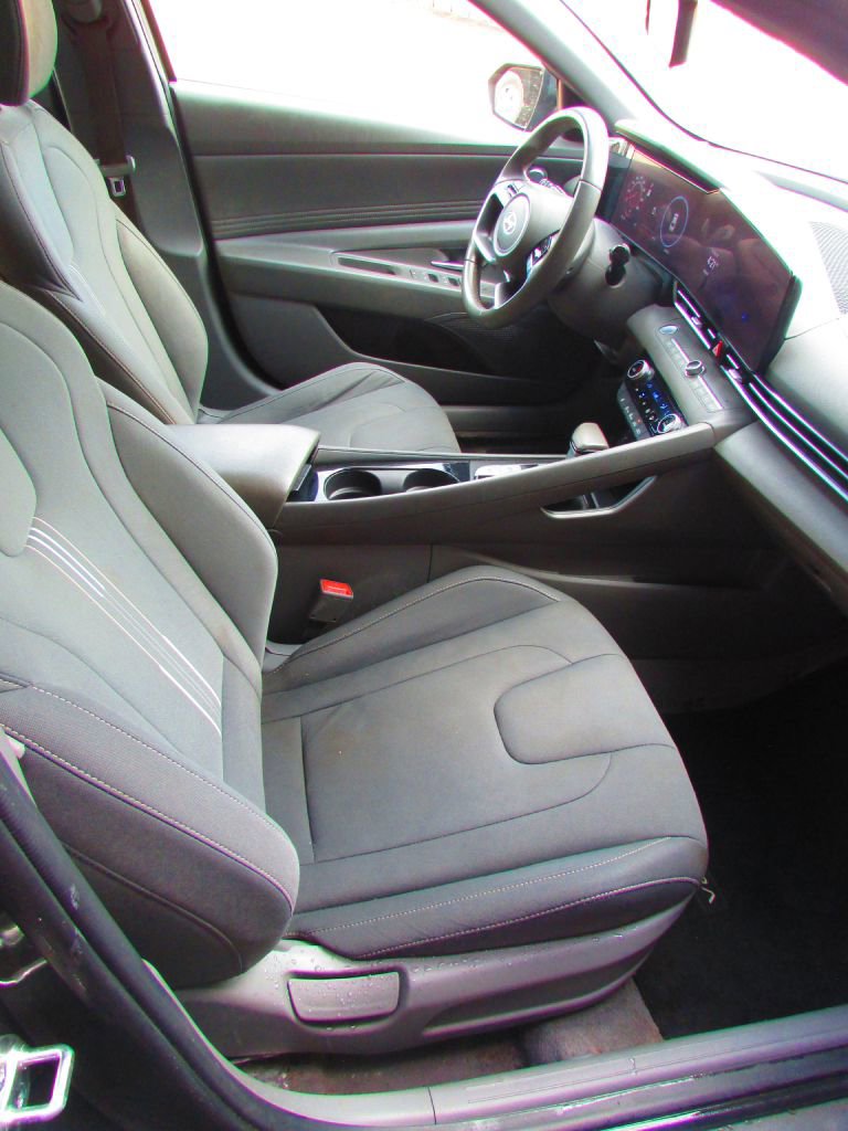 Used 2024 Hyundai Elantra SEL w/ Convenience Package image 13