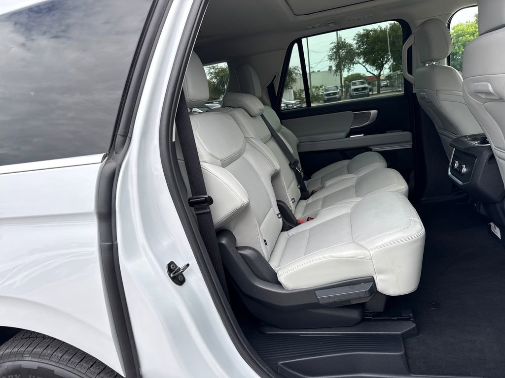 Used 2025 Ford Expedition Max Platinum AWD/4WD image 32