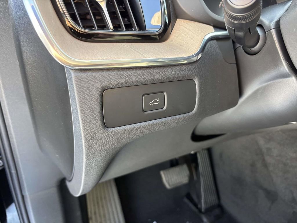 New 2026 Volvo XC60 B5 Plus w/ Protection Package Premier image 14