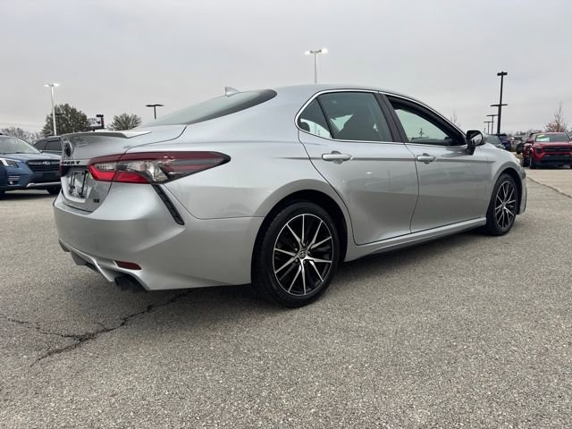 Used 2023 Toyota Camry SE image 6