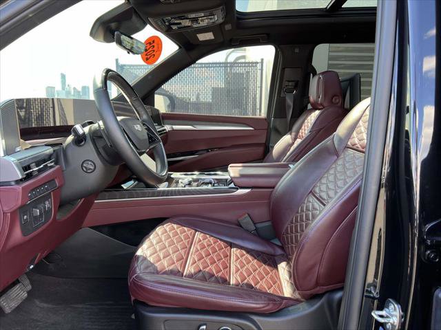 Used 2025 Cadillac Escalade ESV Sport w/ LPO, ONYX Package AWD/4WD image 21
