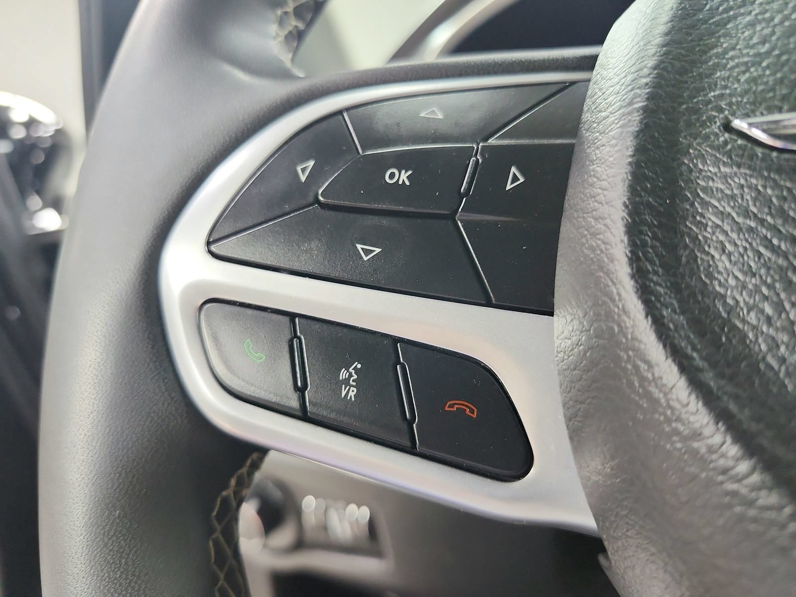Used 2025 Chrysler Pacifica Select FWD image 26