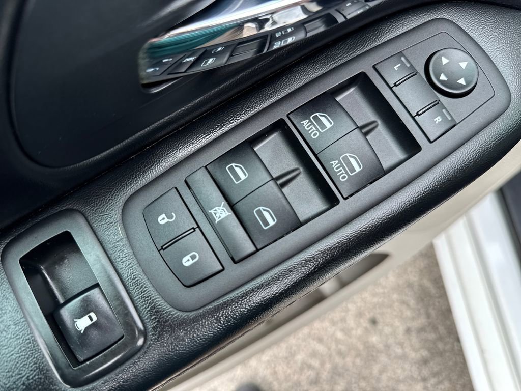 Used 2015 Dodge Grand Caravan SXT FWD image 11