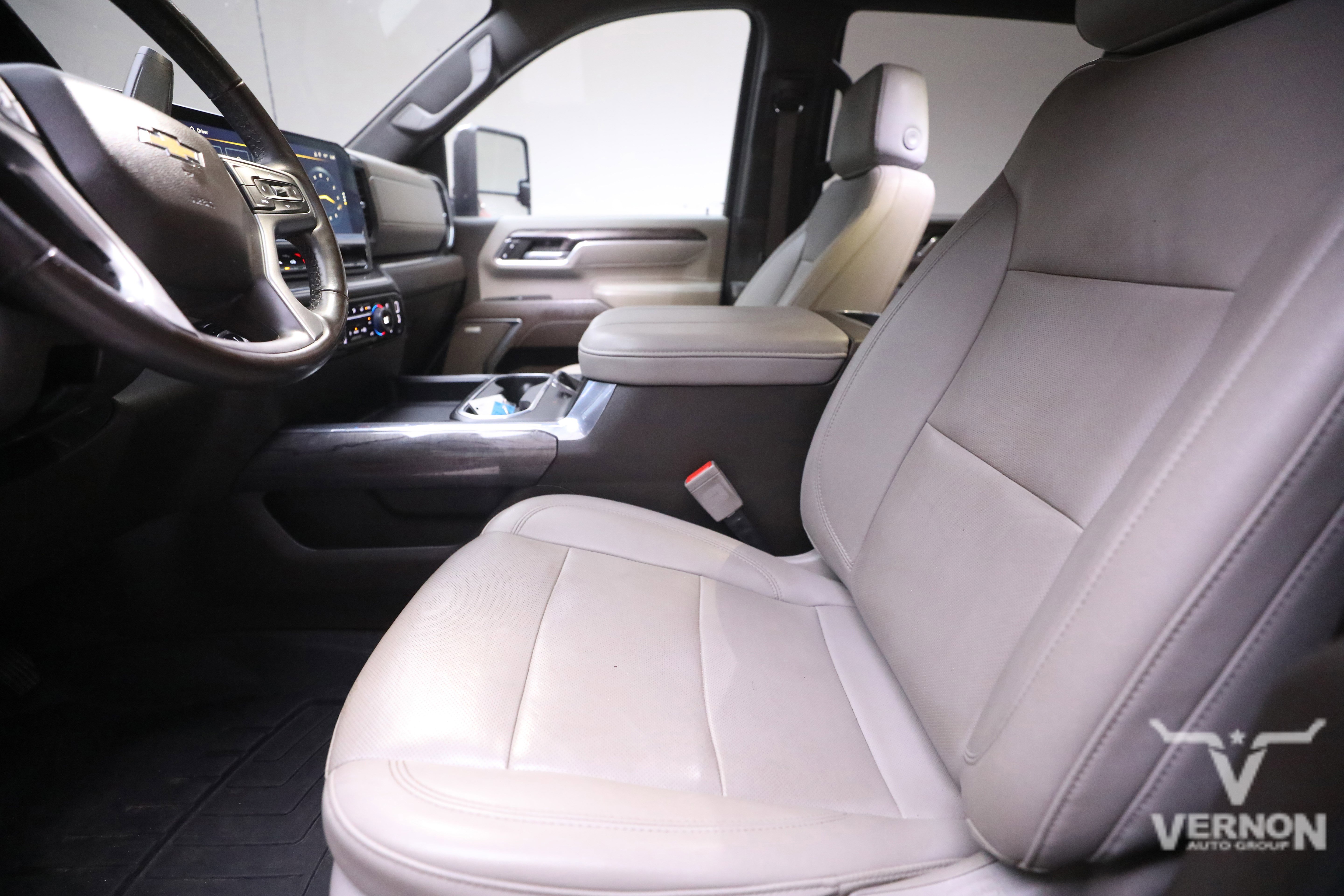 Used 2024 Chevrolet Silverado 3500 LTZ w/ LTZ Convenience Package image 10