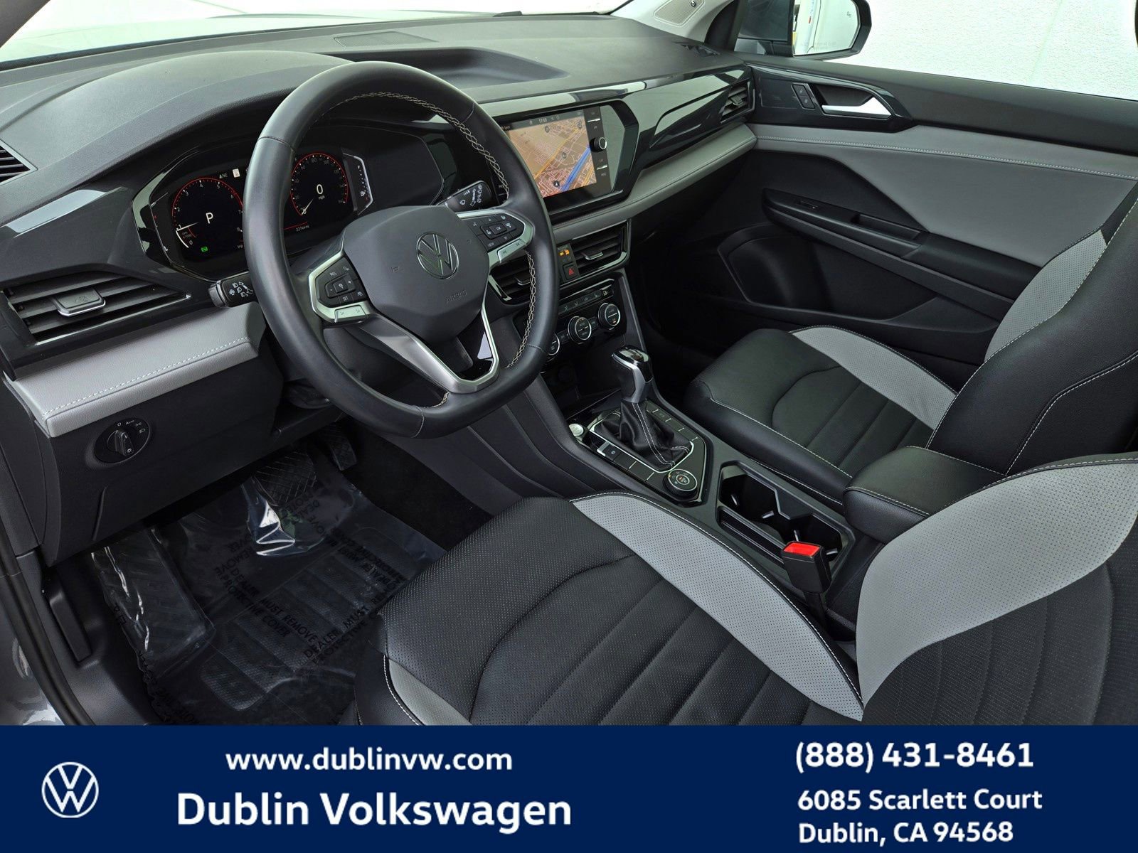 Certified 2022 Volkswagen Taos SEL w/ Panoramic Sunroof Package image 9