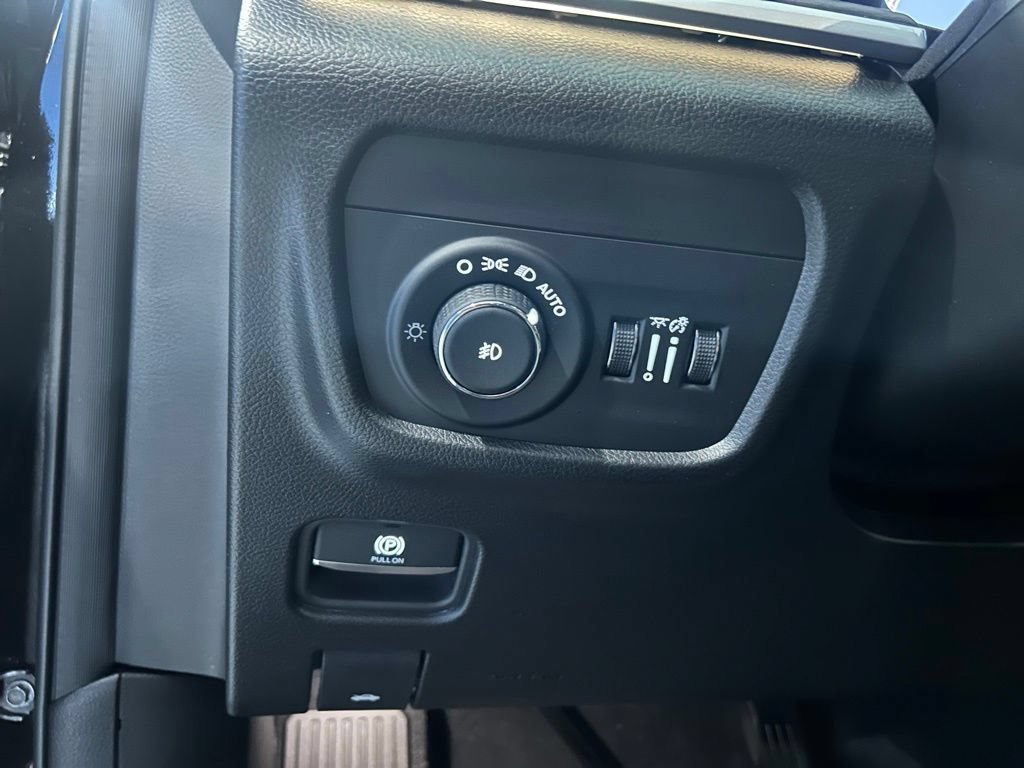 New 2025 Jeep Grand Cherokee L Limited w/ Luxury Tech Group II RWD image 20