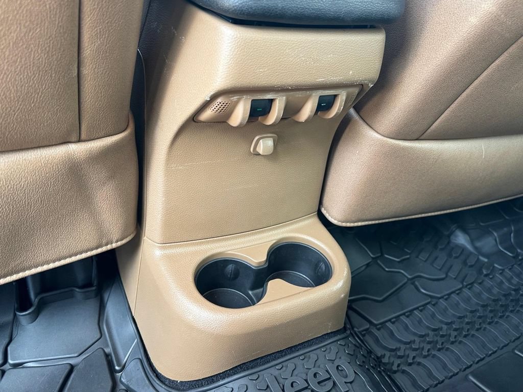 Used 2013 Jeep Wrangler Unlimited Sahara w/ Dual Top Group AWD/4WD image 10