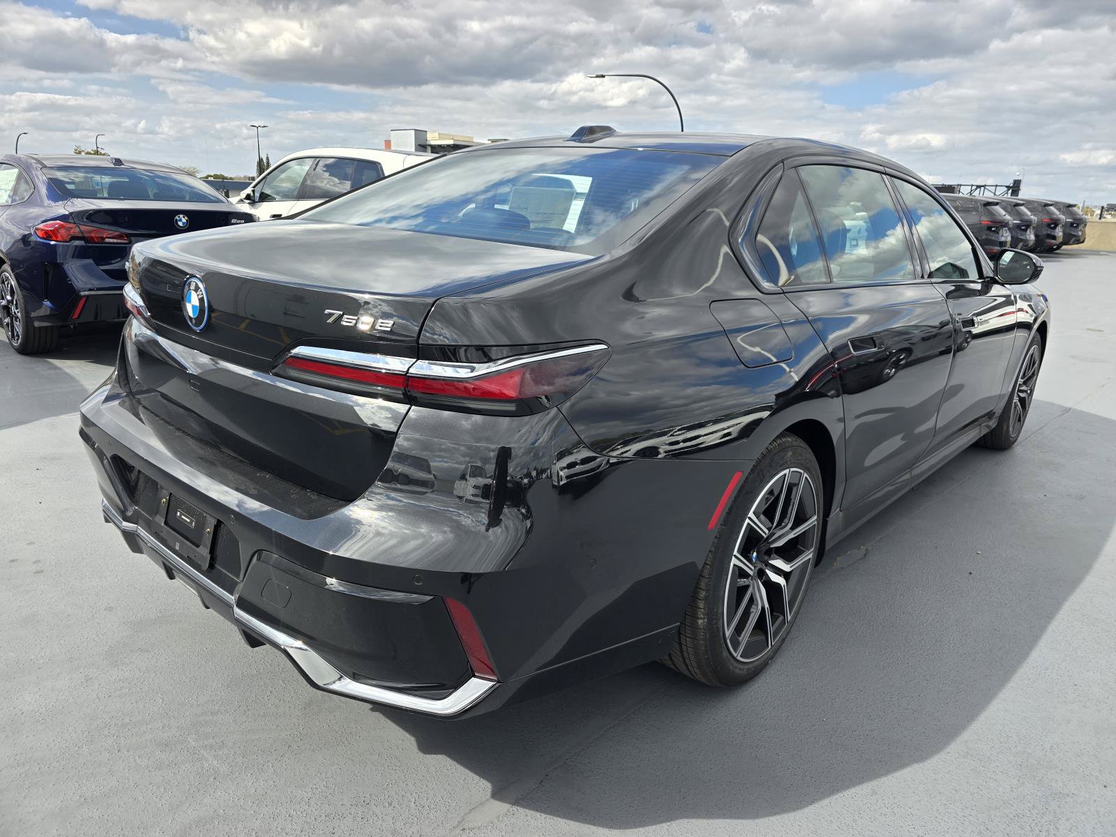 New 2026 BMW 750e xDrive AWD/4WD image 23