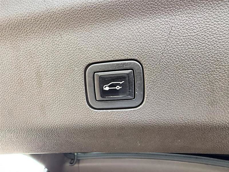 Used 2021 GMC Yukon Denali RWD image 16