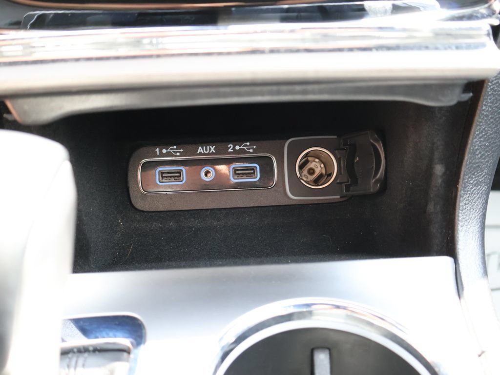 Used 2022 Jeep Grand Cherokee Limited w/ Tech Group AWD/4WD image 38