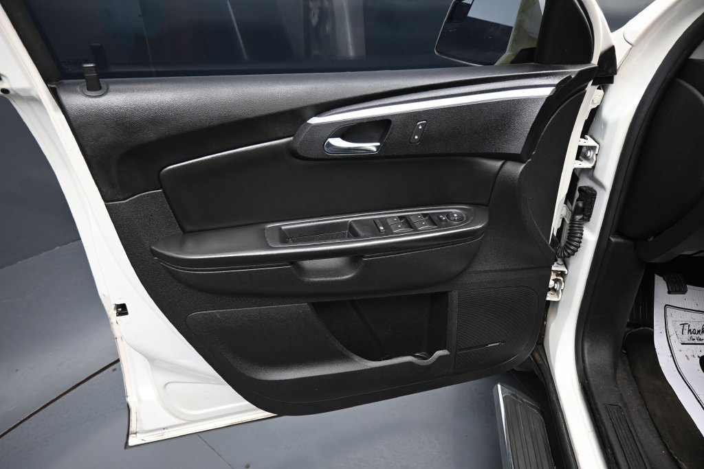 Used 2011 Chevrolet Traverse LT w/ White Premiere Package FWD image 10