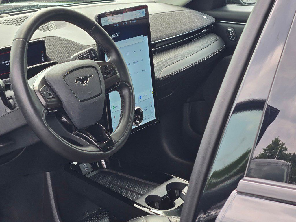 Used 2022 Ford Mustang Mach-E Premium image 23