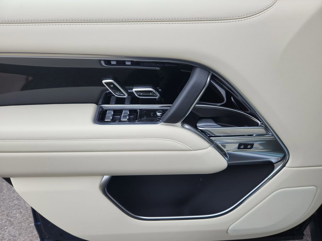 New 2026 Land Rover Range Rover Long Wheelbase SE image 23