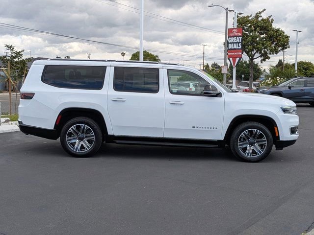 Used 2024 Jeep Wagoneer L Series II w/ Flexible Seating Group RWD image 4