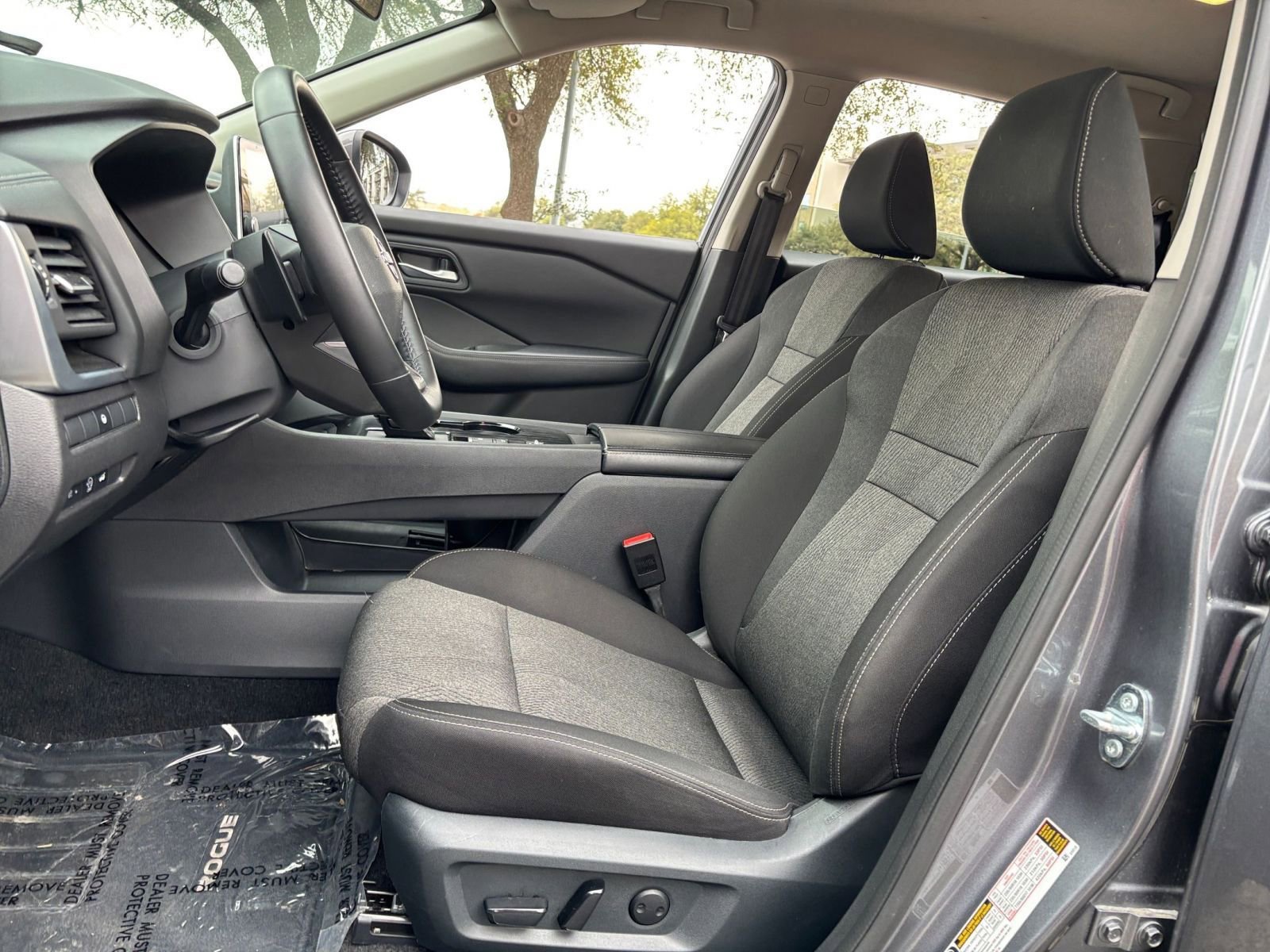 Used 2025 Nissan Rogue SV FWD image 23