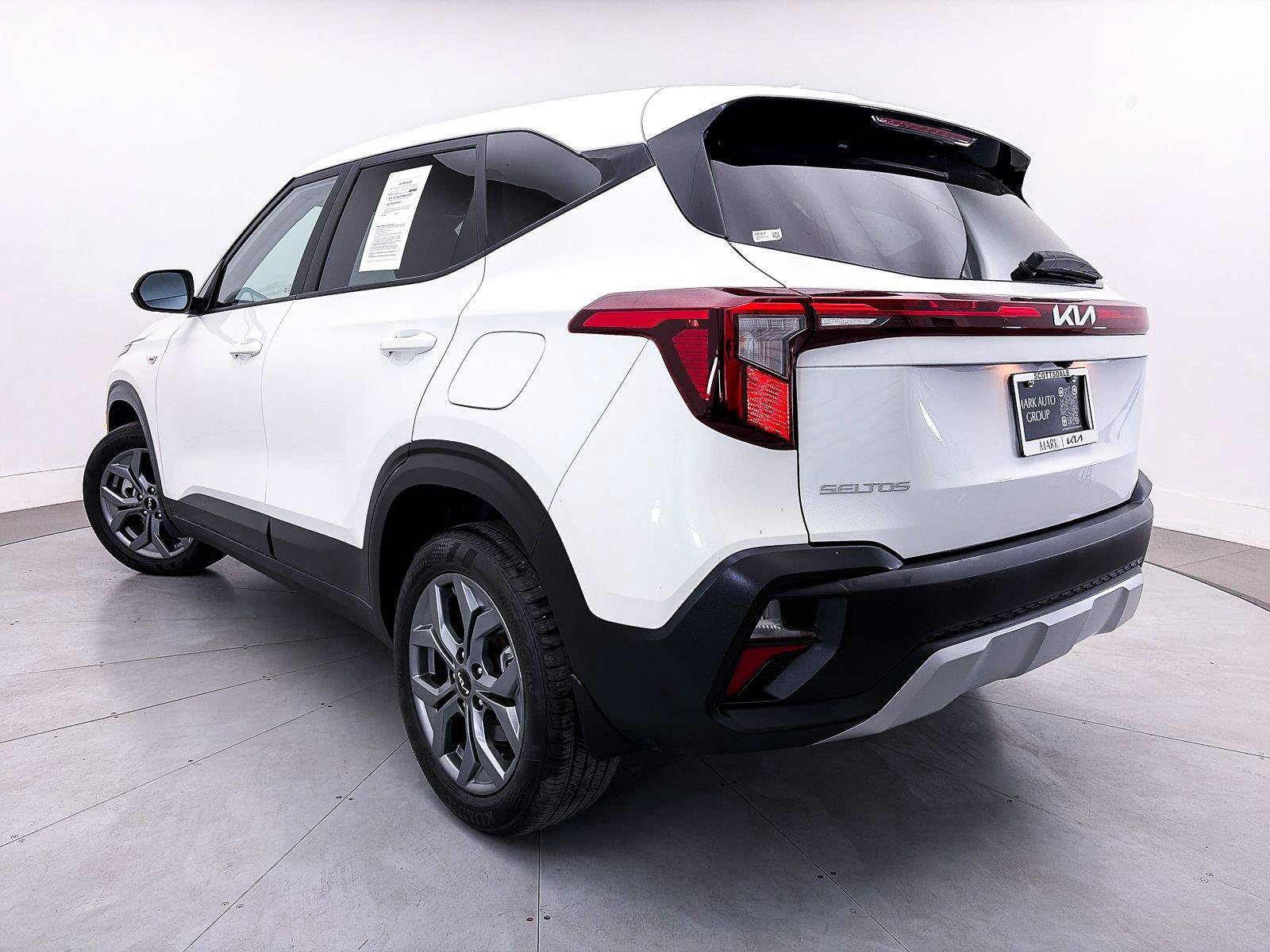 Used 2025 Kia Seltos LX AWD/4WD image 2